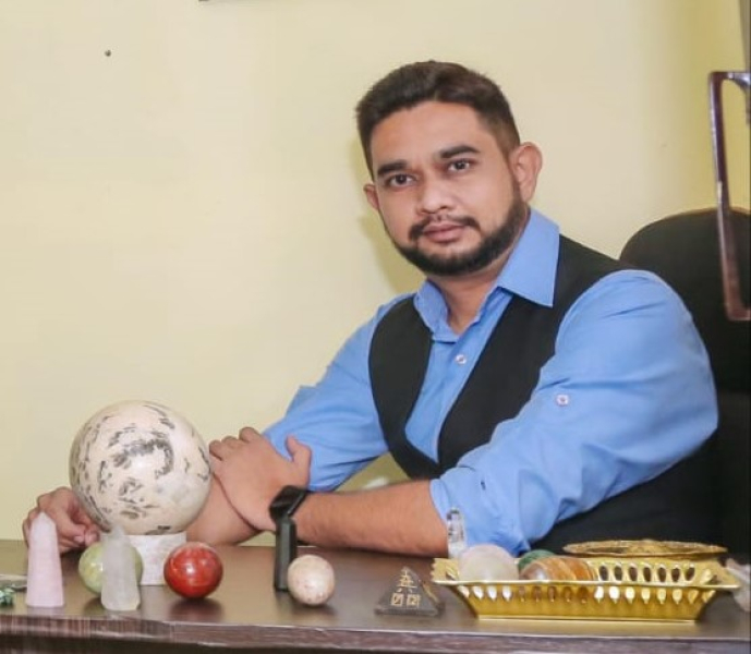 Dr. Anurag Mathhur best astrologer in madhya pradesh